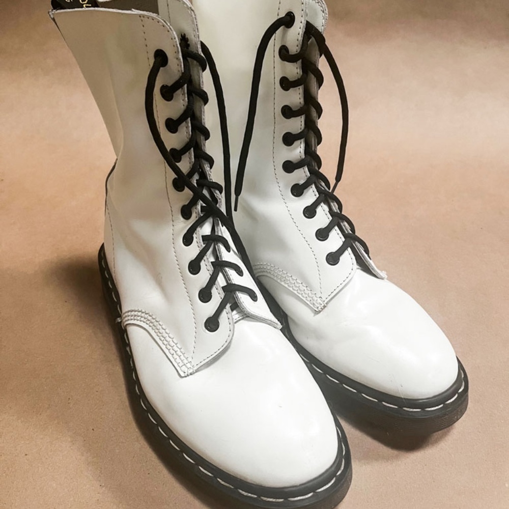 Dr. Martens 10 Eyelet Made in England Size 10 US RARE